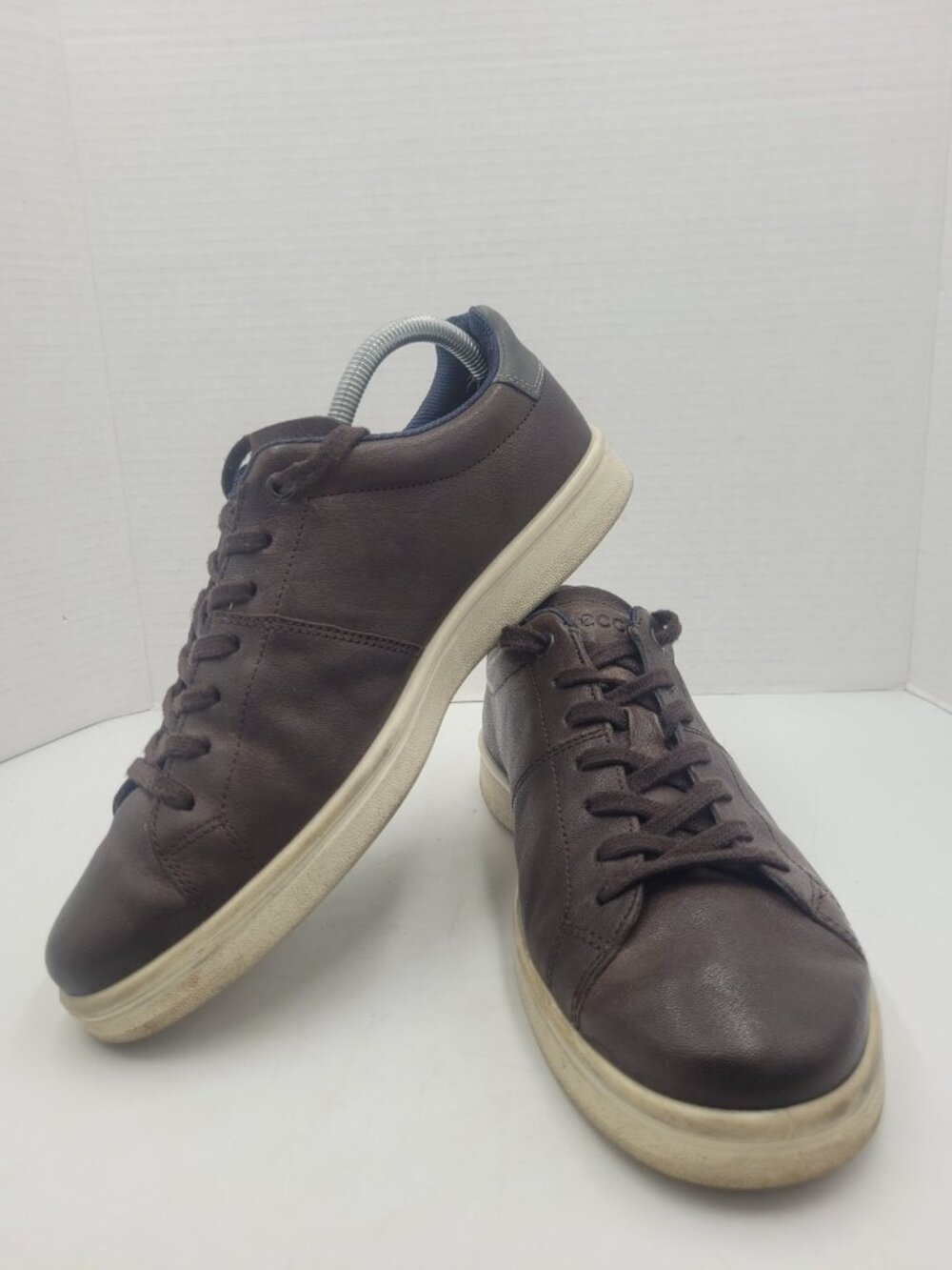 Men’s ECCO Kallum Low Top Sneakers Size 8.5 US or EU 42 Brown Smooth Leather
